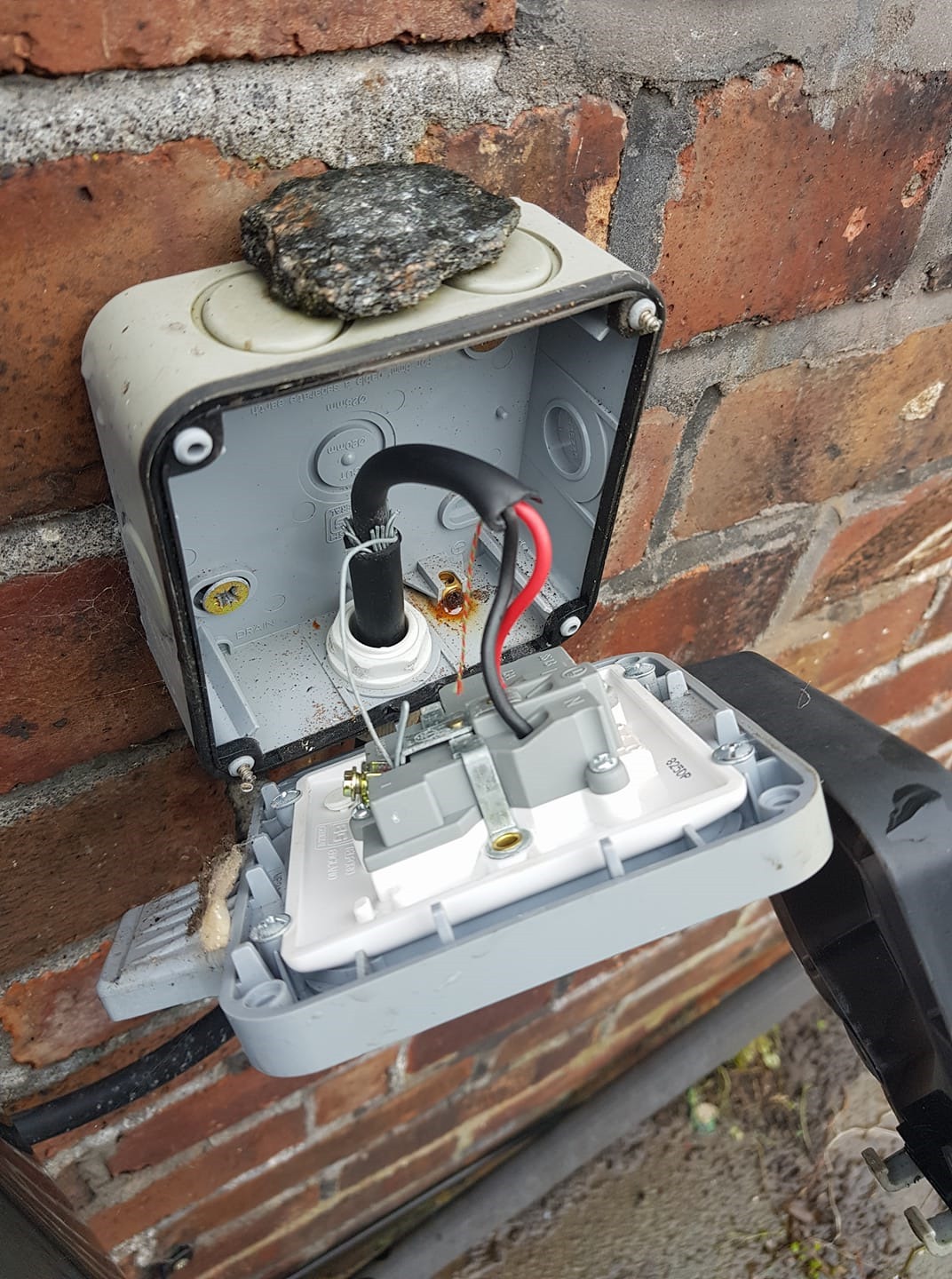 C2 - Potentially Dangerous Steel wired armoured cabling sheath utilised as the circuit protective conductor (CPC), terminated incorrectly to the earthing terminal of the external socket outlet - RR Electrical Liverpool